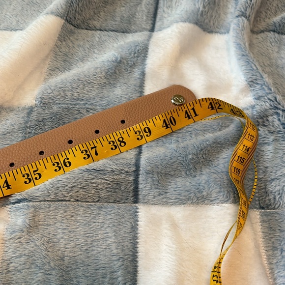 Nine West Women’s Belt Size Medium Tan Silver Buckle - Picture 7 of 9